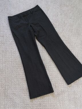 ADORABLE Y2K Fitted Pinstripe Flared Pants, Size 5/6